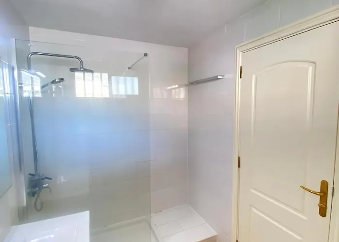 Апартаменти Dream View - 2 Bedroom With Terrace Адехе